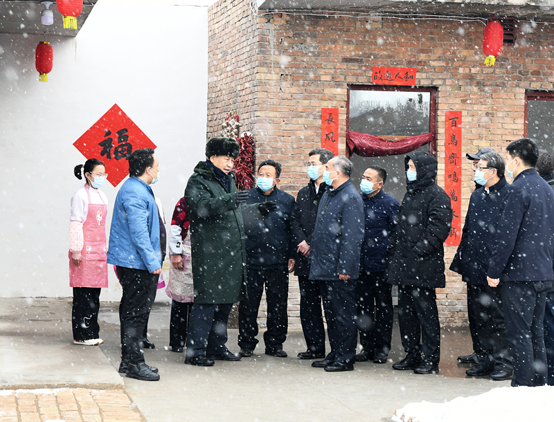 2022年1月26日，習(xí)近平總書記在山西霍州馮南垣村受災(zāi)村民師紅兵家看望。