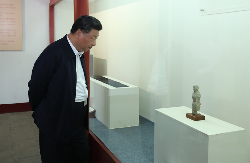 2021年5月12日，習近平總書記在南陽市考察東漢醫(yī)學家張仲景的墓祠紀念地醫(yī)圣祠。 